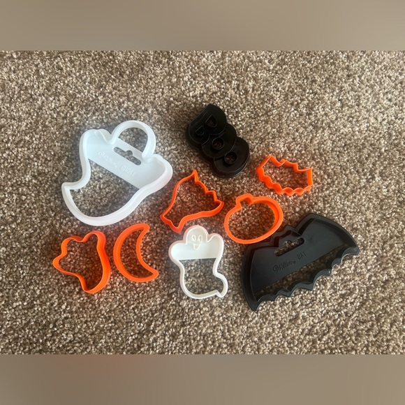 128 Vintage Cookie Cutters Red Plastic‎ HRM Crown Holidays McDonald’s Copper - Picture 16 of 16